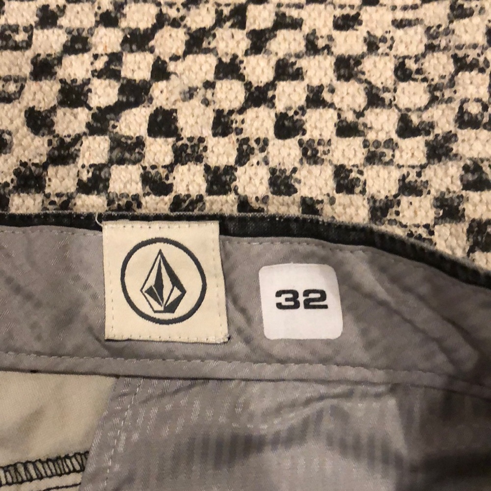 Volcom shorts - Picture 4 of 4